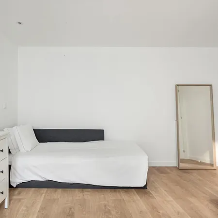 Joivy Minimalistic W Patio In Principe Real Apartment *