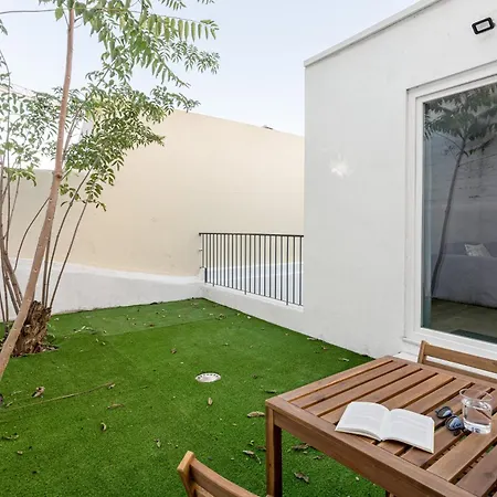 Joivy Minimalistic W Patio In Principe Real Appartement